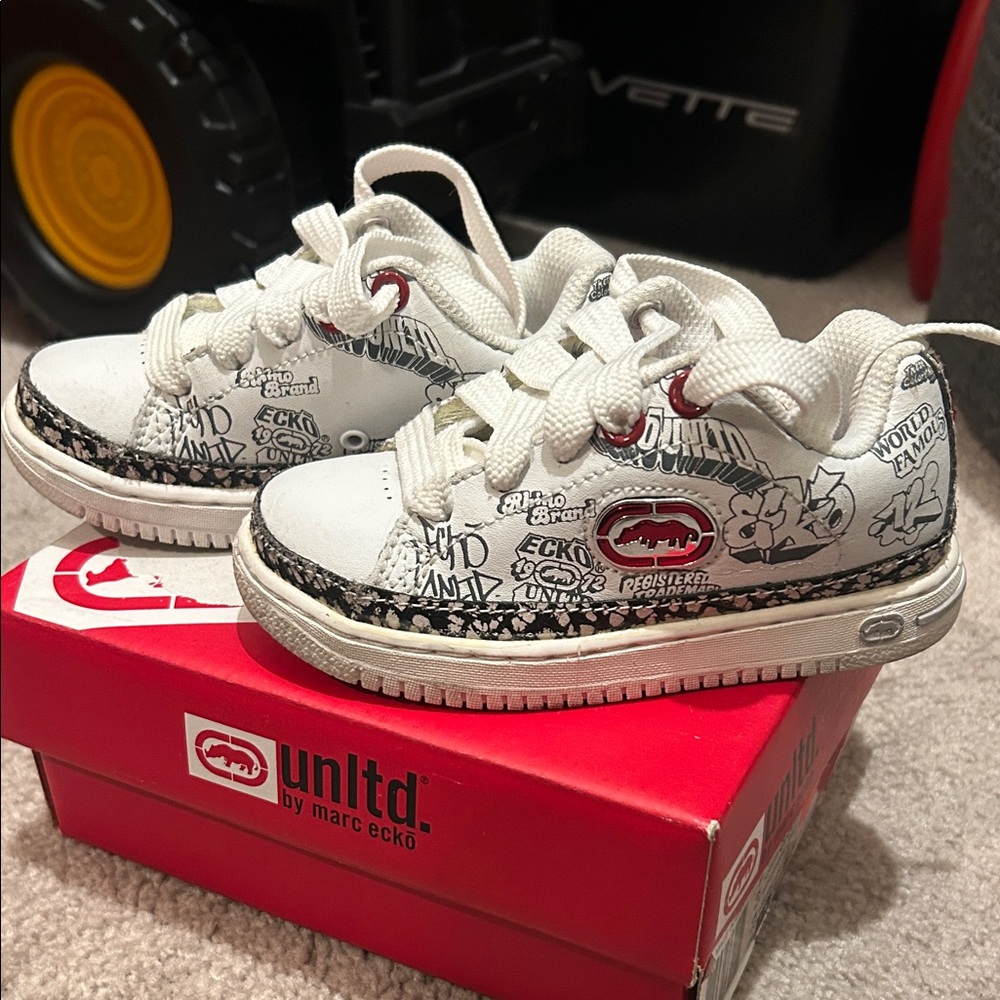 Ecko Unlimited Kids White and Gray Graphic Sneakers